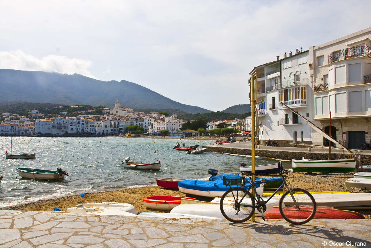 vue sur un vélo devant la Costa Brava
