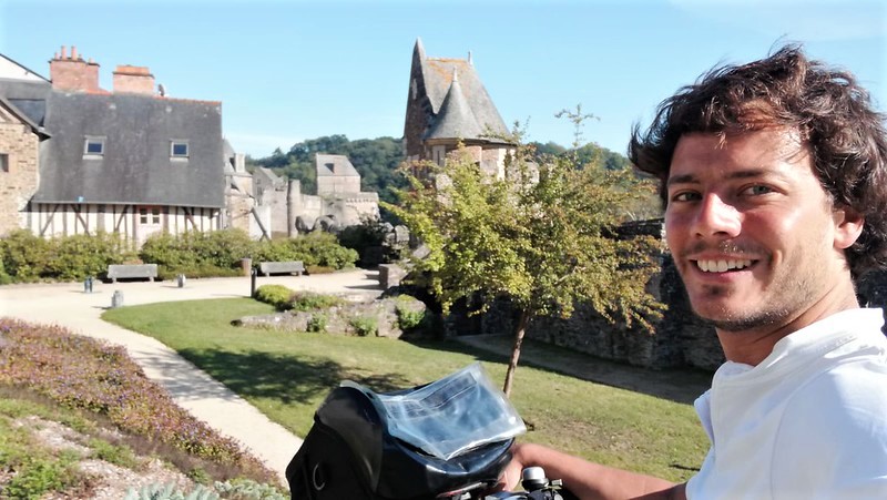 Fougères depuis le jardin du Val Nançon