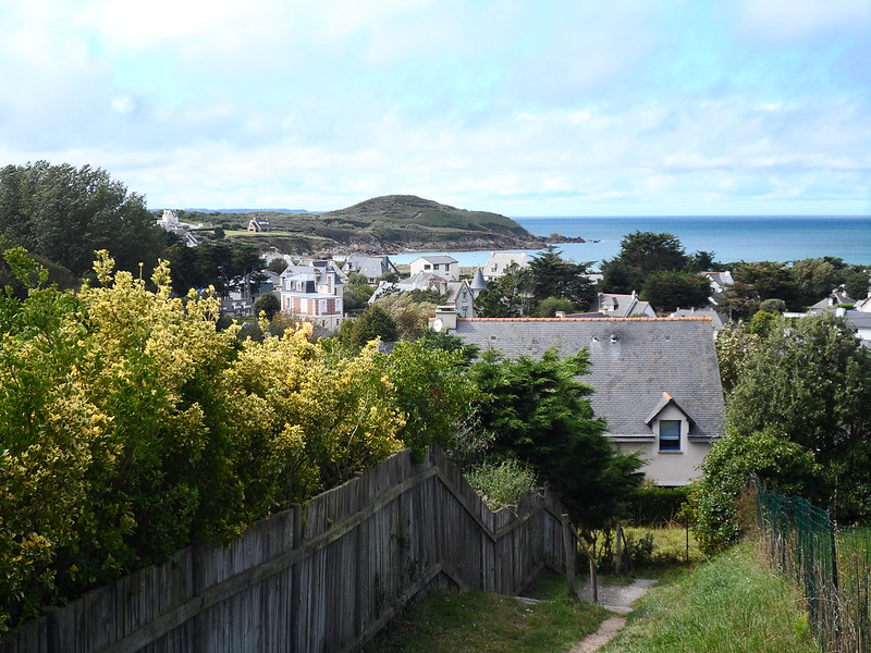 Vue sur la côte d'Émeraude dans la Bretagne Nord à vélo