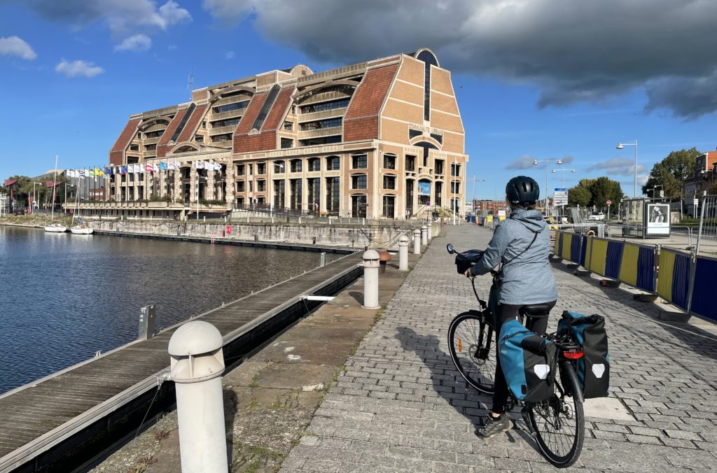 Cycliste de dos à Dunkerque