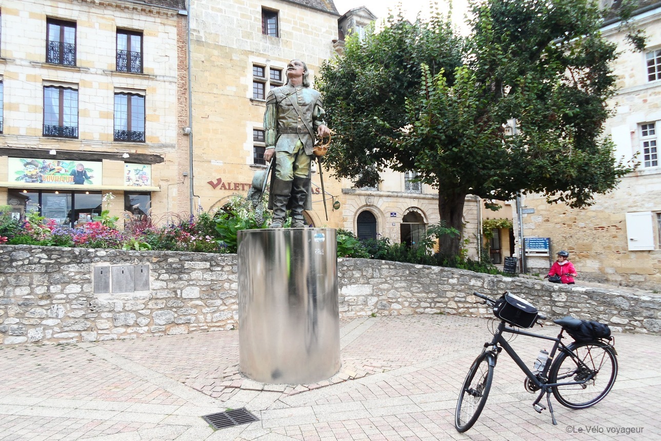 Vineyards and castles : 10-day bike tour from Bordeaux to Sarlat