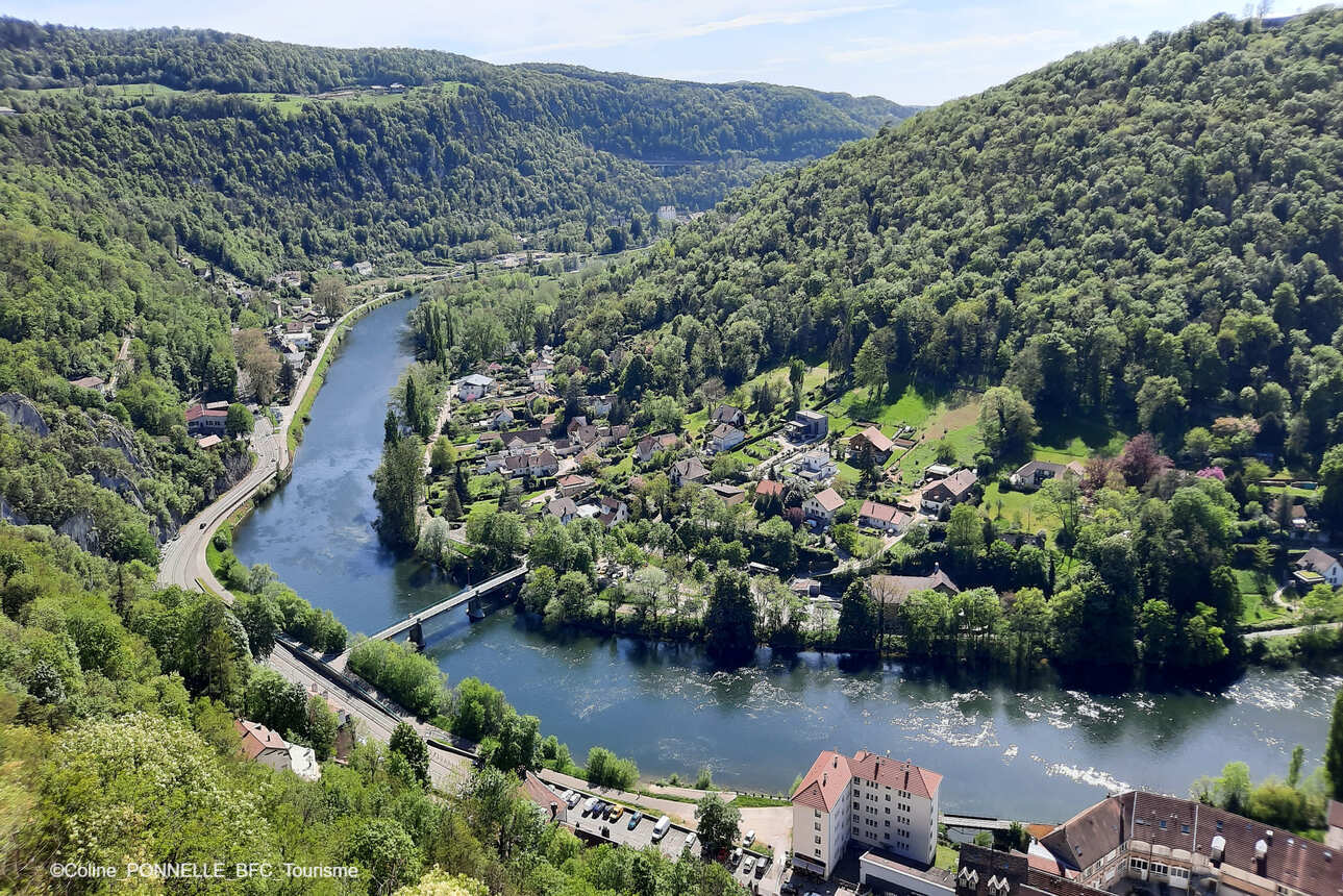 vue aérienne de la ville de besançon