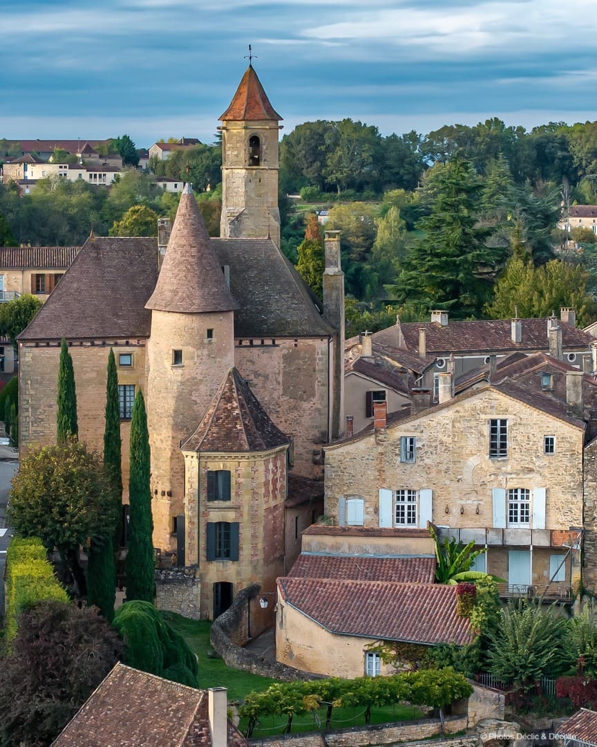 Cycling holiday from Bordeaux vineyards to Dordogne castles