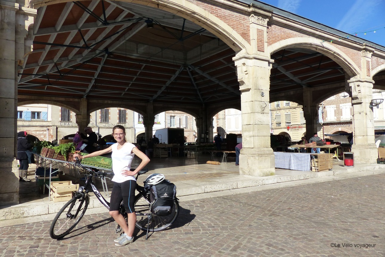 Cycle tour from Bordeaux to Agen from vineyards to canal