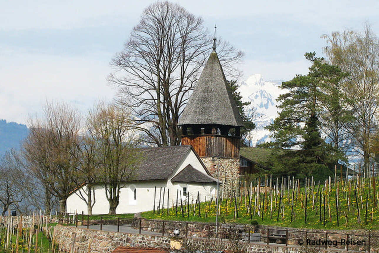 Switzerland by bike : the 3 lakes loop tour
