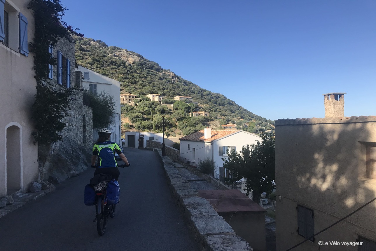 10 jours à vélo de Bastia à Ajaccio le long de la côte ouest