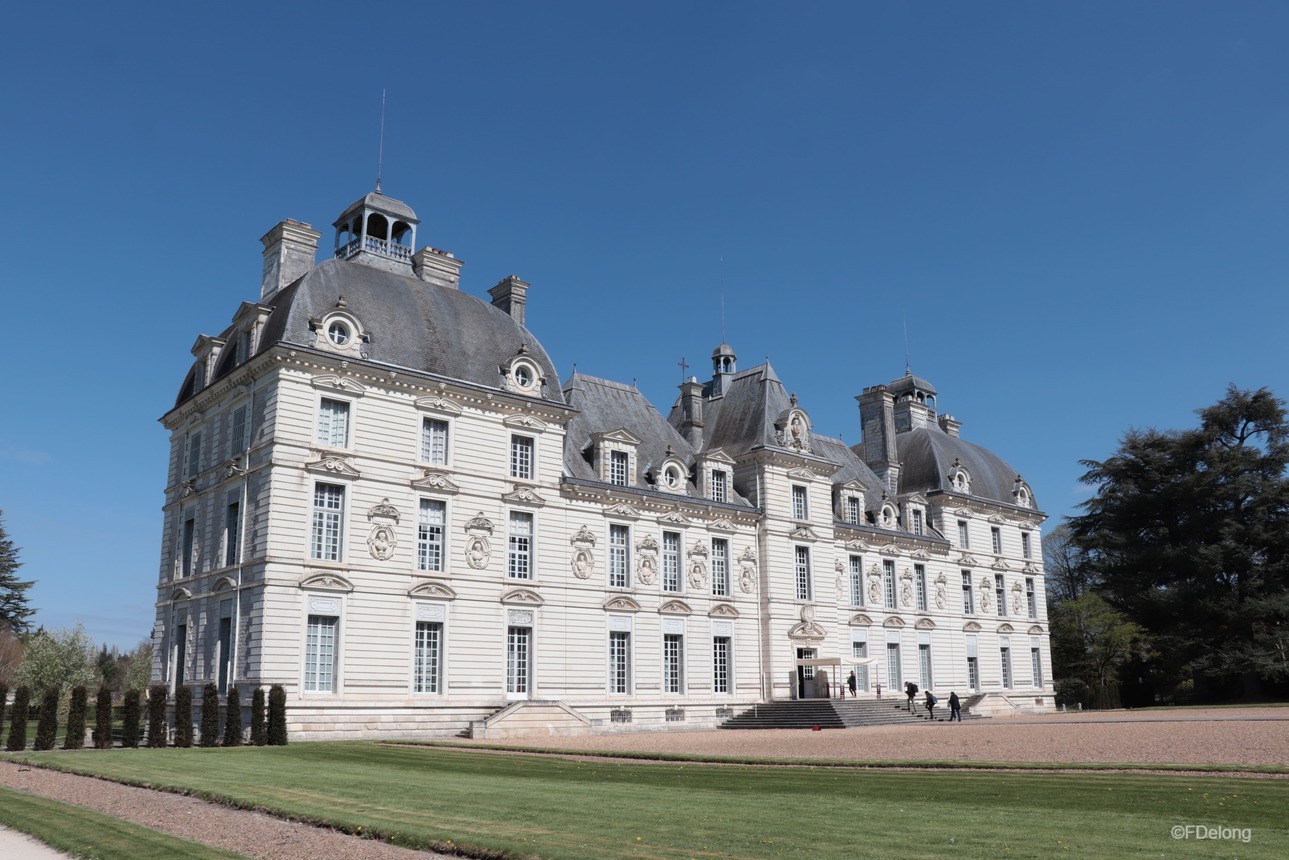 Cycling in the Loire Valley from Blois to Saumur
