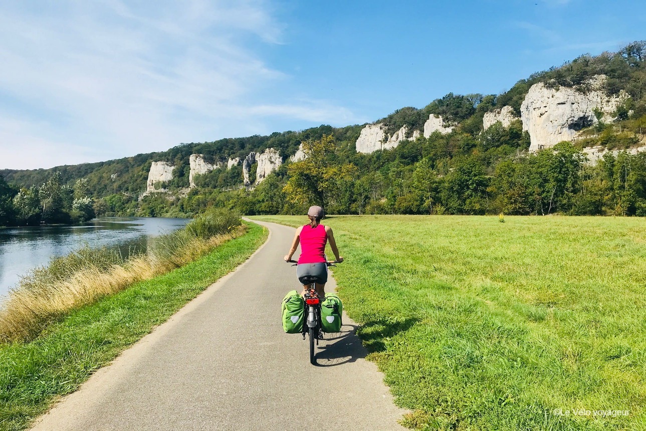 Cycling along the Doubs river, an authentic French experience