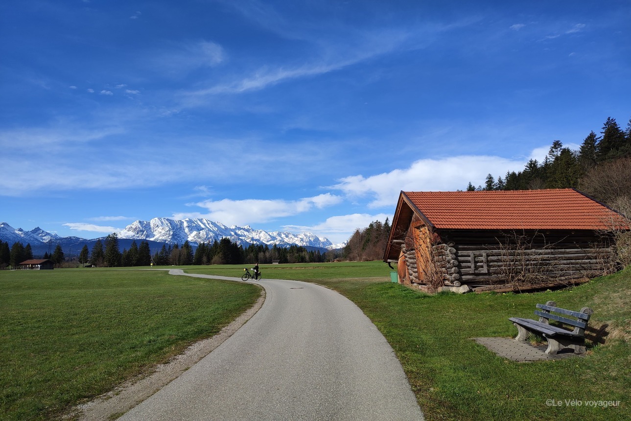 Family cycling in the heart of Bavaria: between lakes and rivers